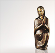 Maria Bronzefiguren Madonna die Barmherzige: Madonna Statue aus Bronze für ein Grab